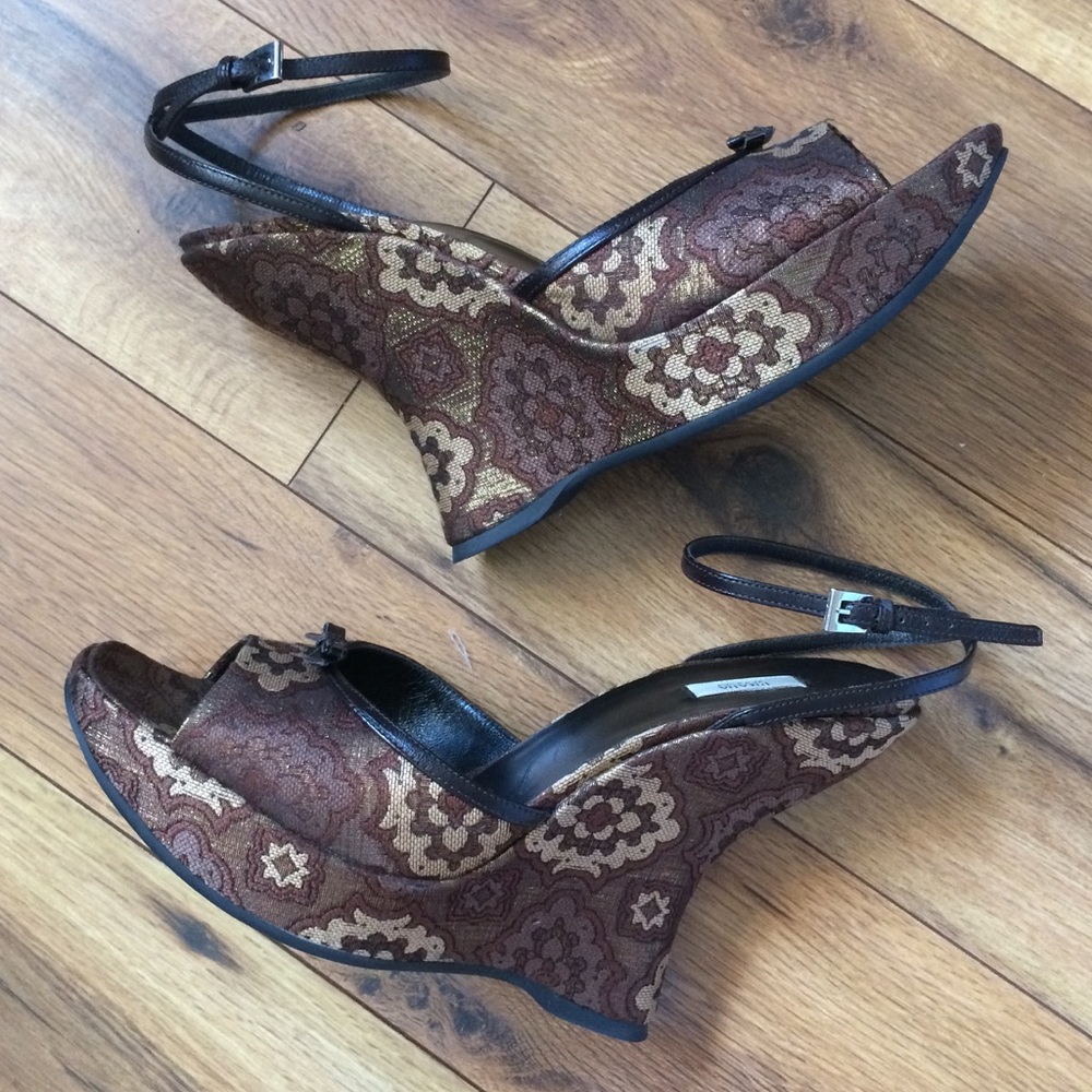 NWOT Prada wedges: brown & gold print