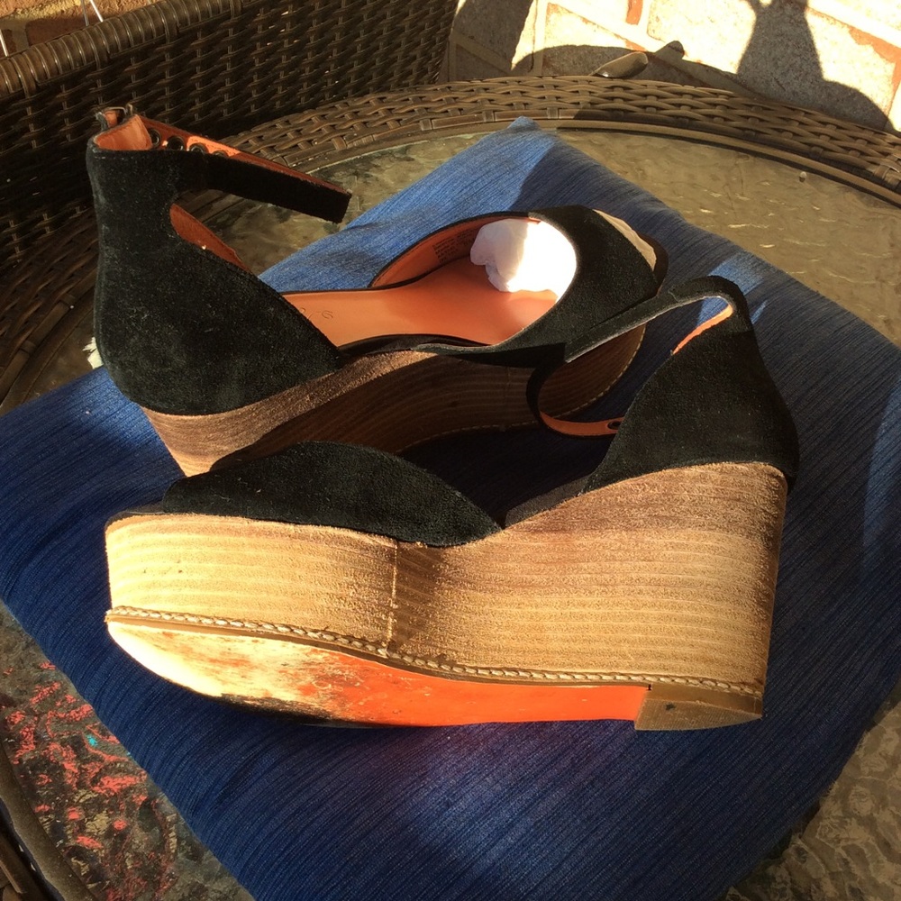 Fergie Black Wedge Heels - Picture 5 of 6