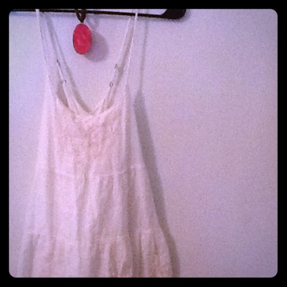 💚Abercrombie & Fitch embroidered top 💚