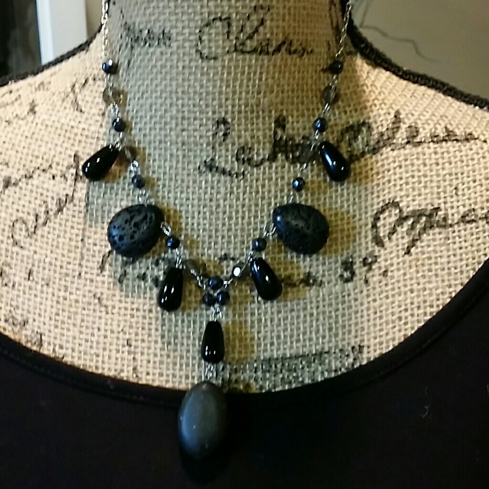 Boutique Necklace NWOT