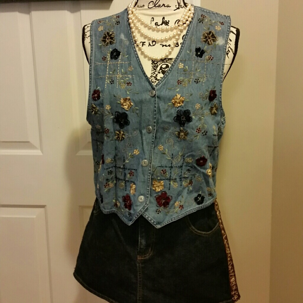 NEW PICS! Denim Vest w/Velvet Ribbon Flowers