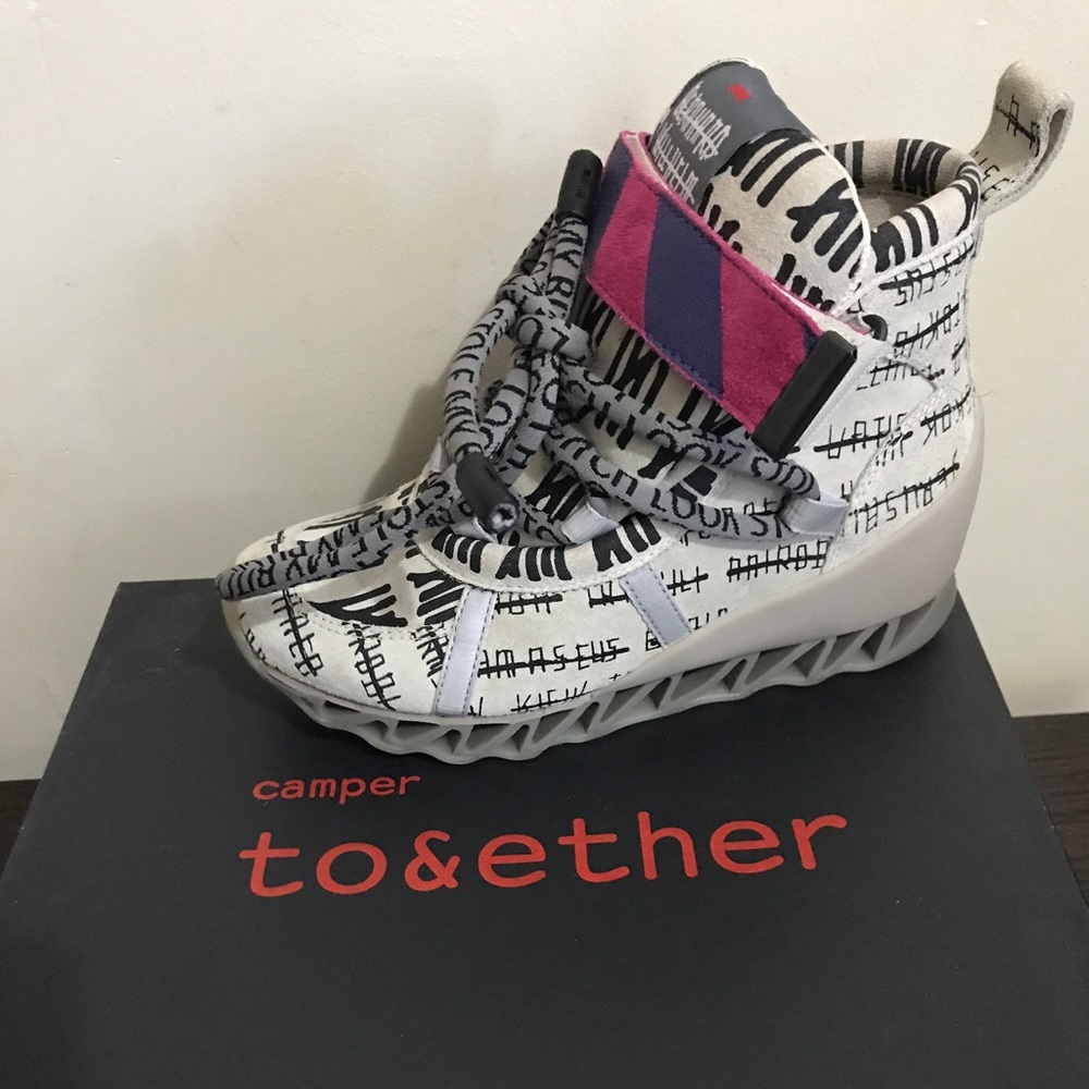 Woman's Camper Sneakers