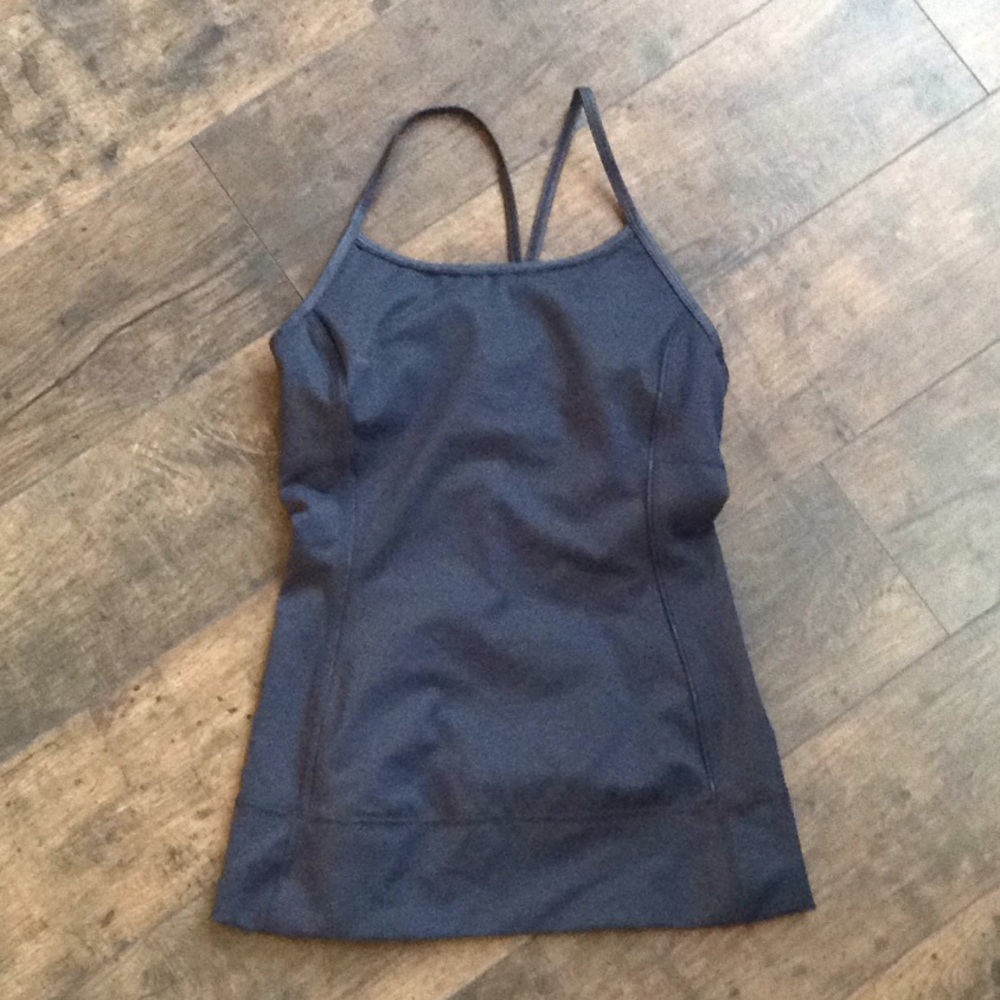 Under armour studiolux top