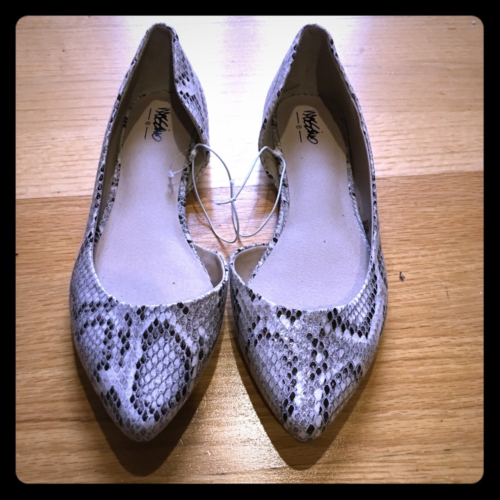2 for 1 Flats/ 1 snake skin print and 1 nude