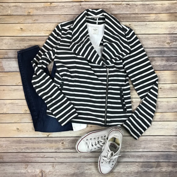 GAP Sweaters - ❣GAP Women's Motorcycle Sweater Sz M, zipper close