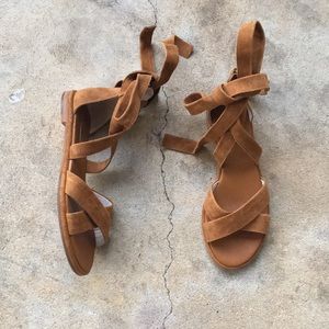 SOLD‼️ Louise et Cie Clover Sandal
