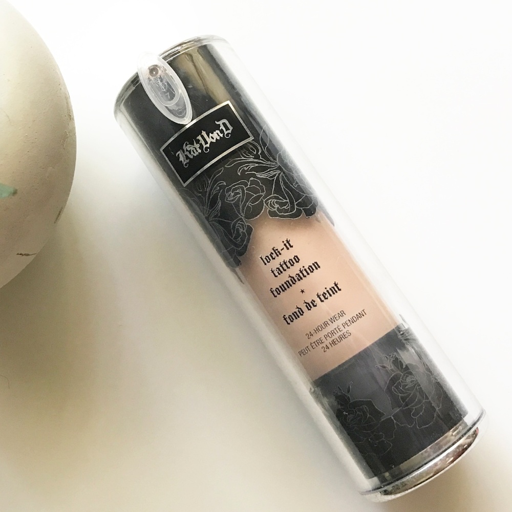 Kat Von D Lock It Foundation in Light