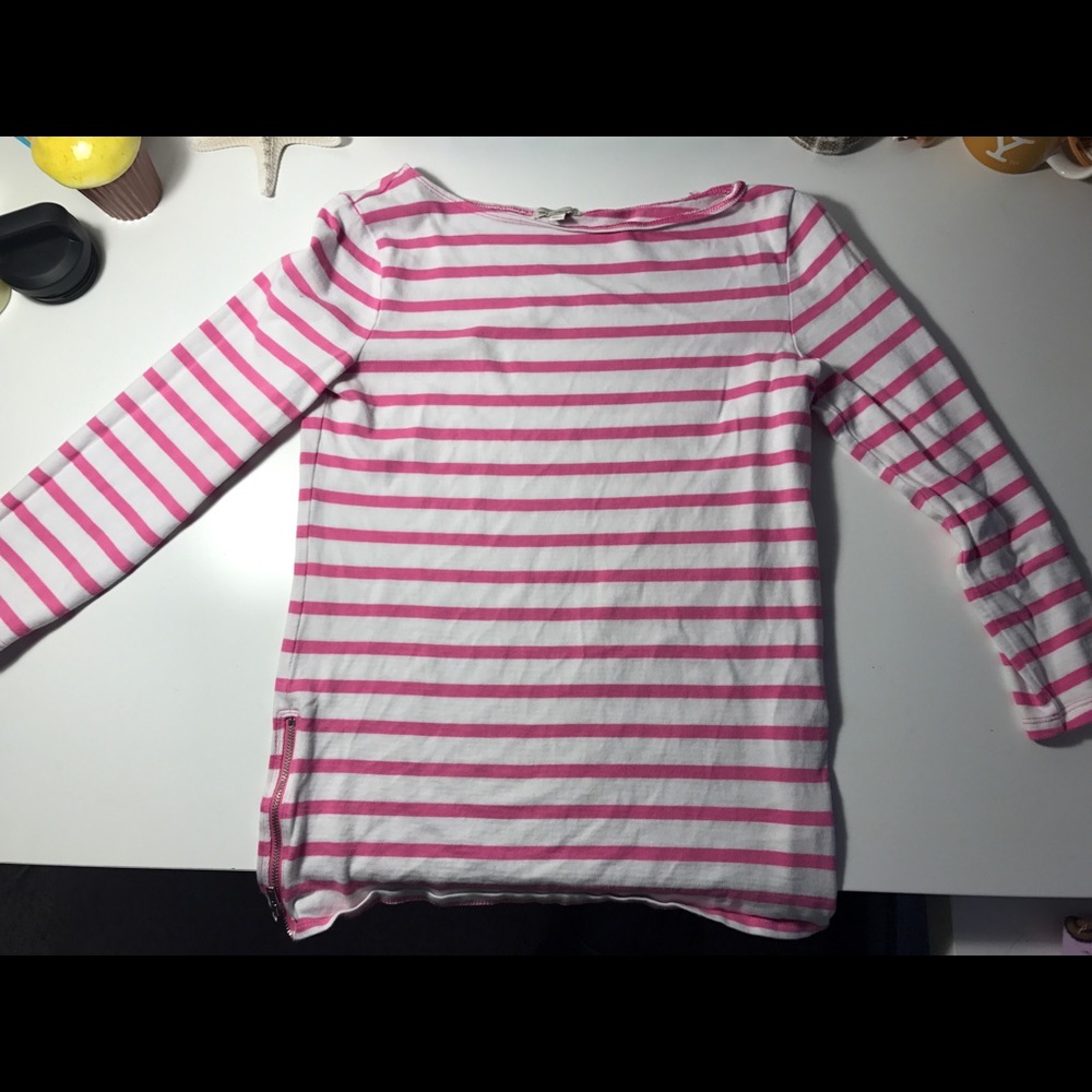 GAP Stripped Mid-Arm Zipper Shirt!