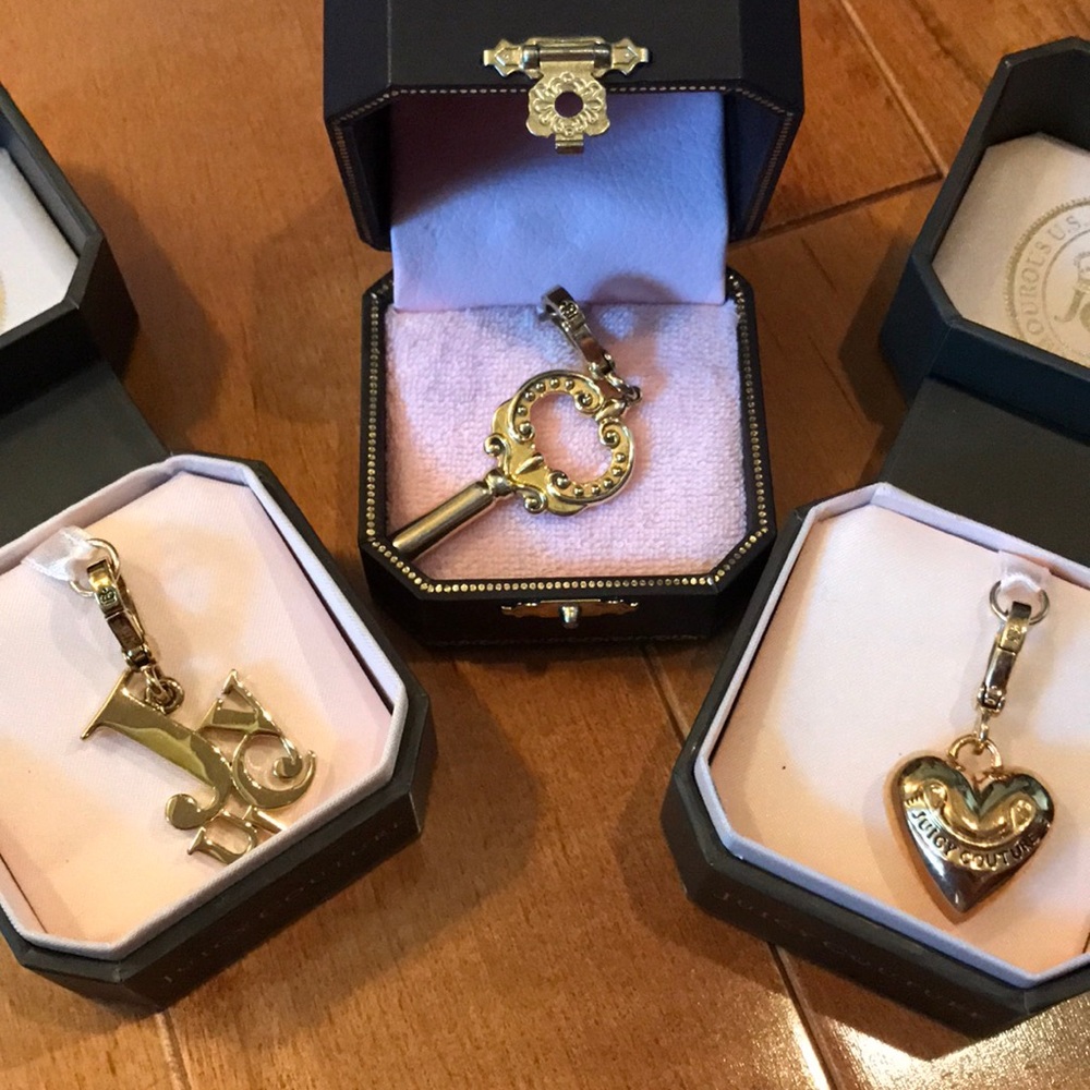 ✨Juicy Couture Gold heart key JUICY lettering ✨