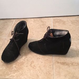 Toms Suede Booties