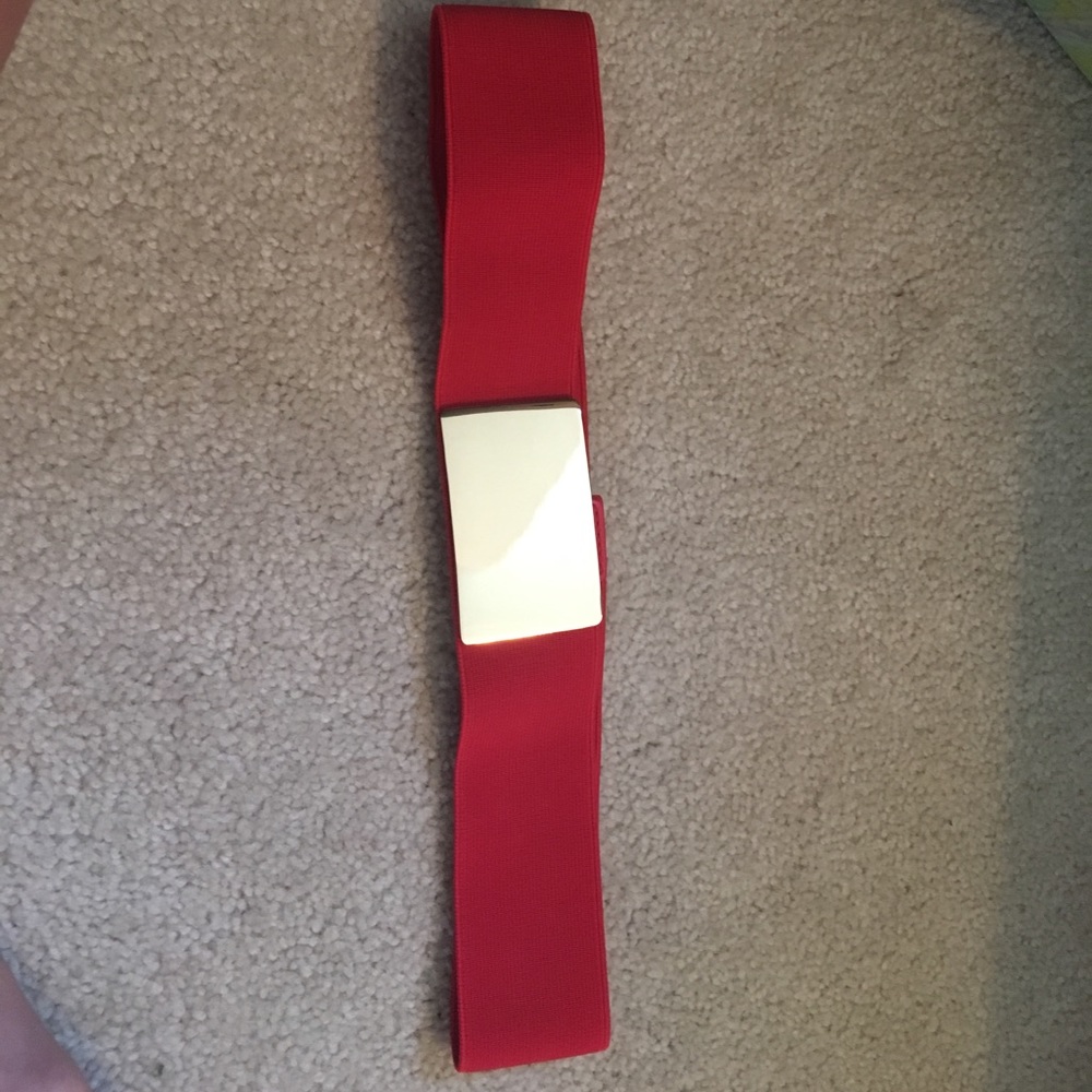 Red elastic belt with gold plate buckle.
