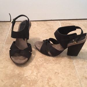 Sundance black and grey suede sandals