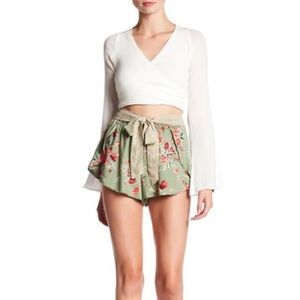 🔴 🔥Tied waist flowy shorts 🔥