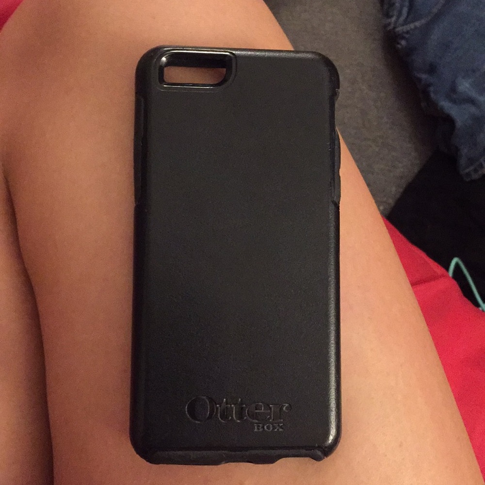 Black otterbox Symmetry iPhone 6