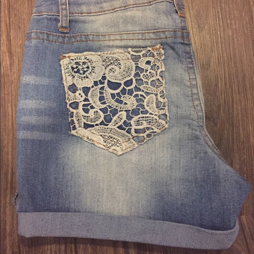 Shorts with lace pockets, size 9