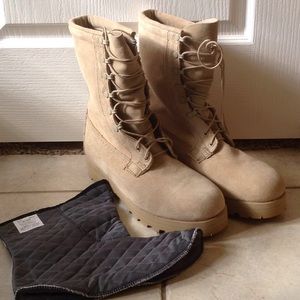 NWOT Men's Tan Boot with Vibram sole