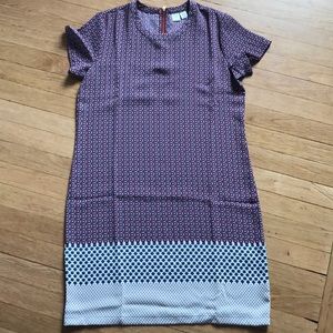 Size 6 Dress Maroon and navy patten.