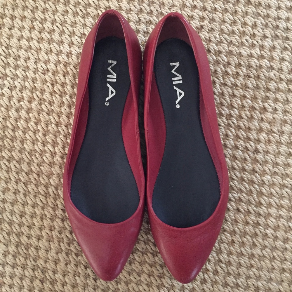 MIA "Vena" Red Flats