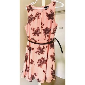 Large forever 21 sleeveless floral dress with belt