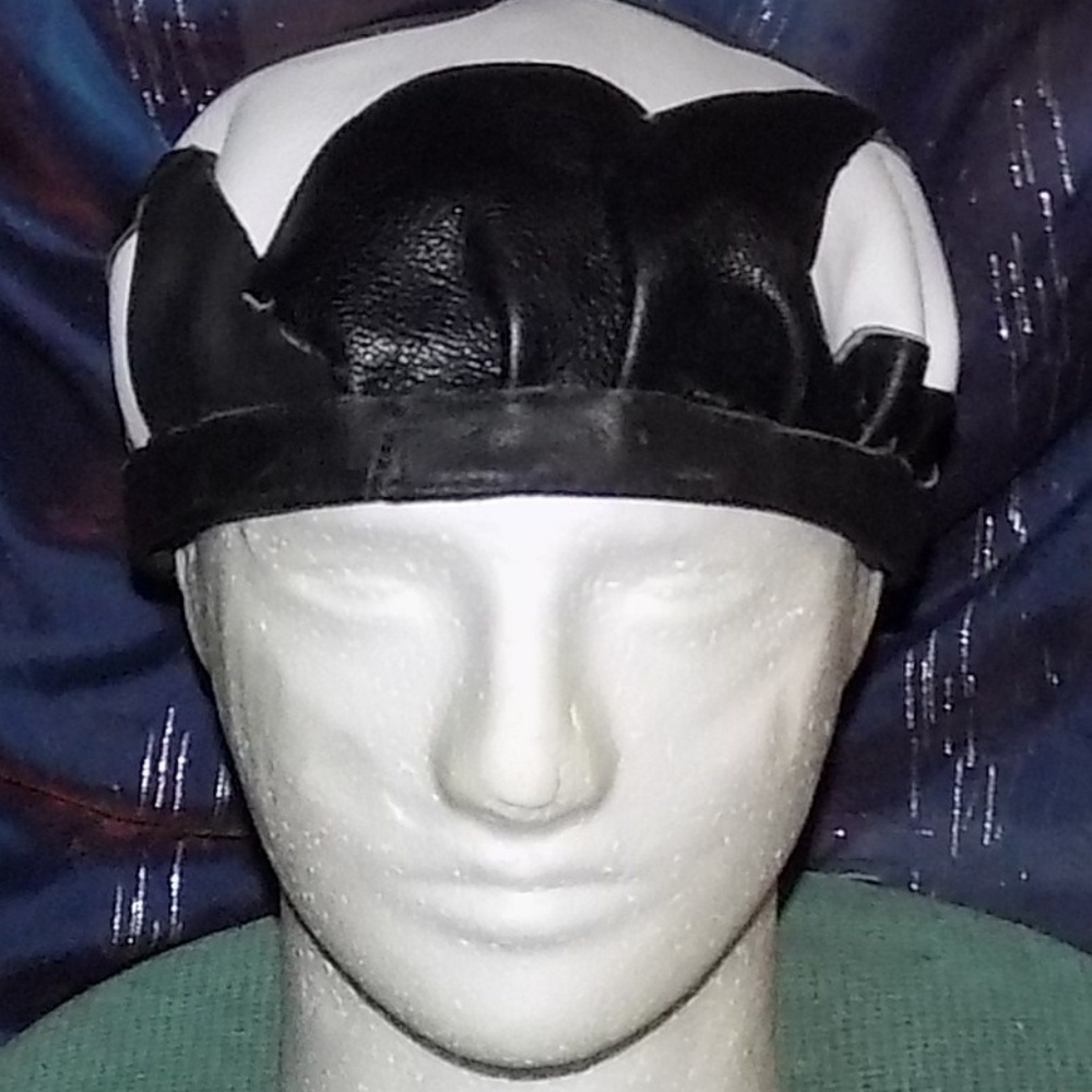 Leatherhat in black and white