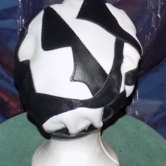 Leatherhat in black and white main image 7