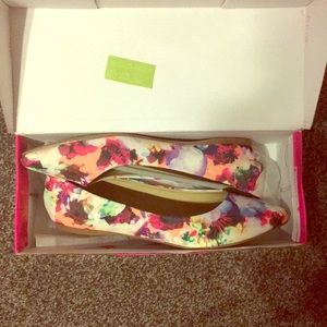 Floral pointed-toe flats