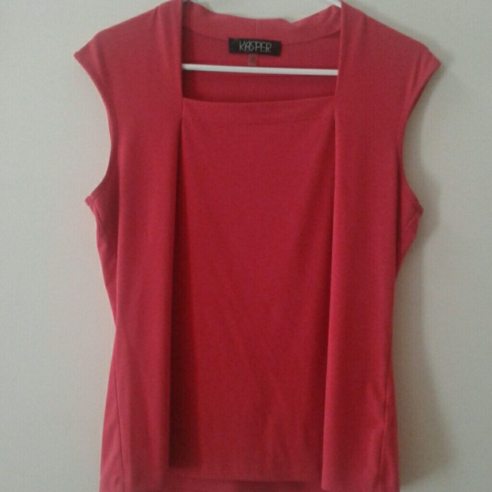 Kasper knit top in coral.