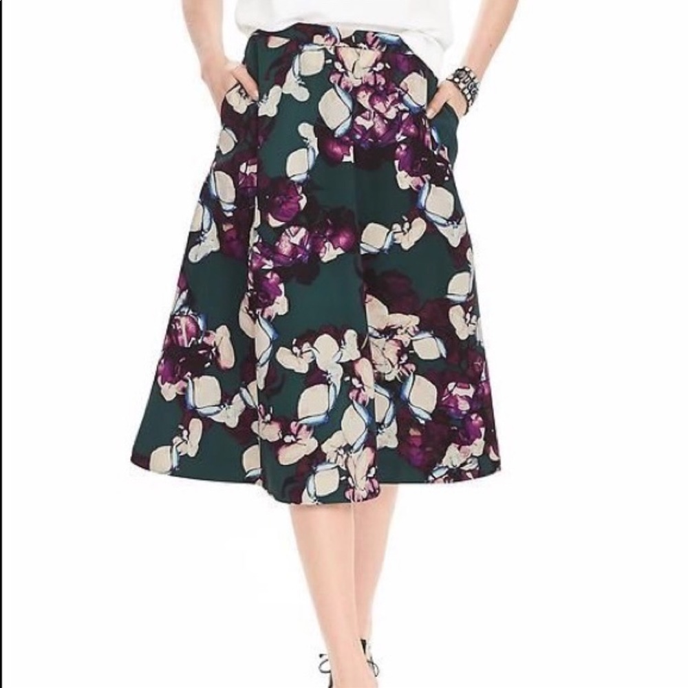 Banana Republic midi skirt with pockets!