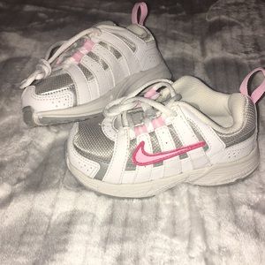 Brand new toddler Nike tennis shoes