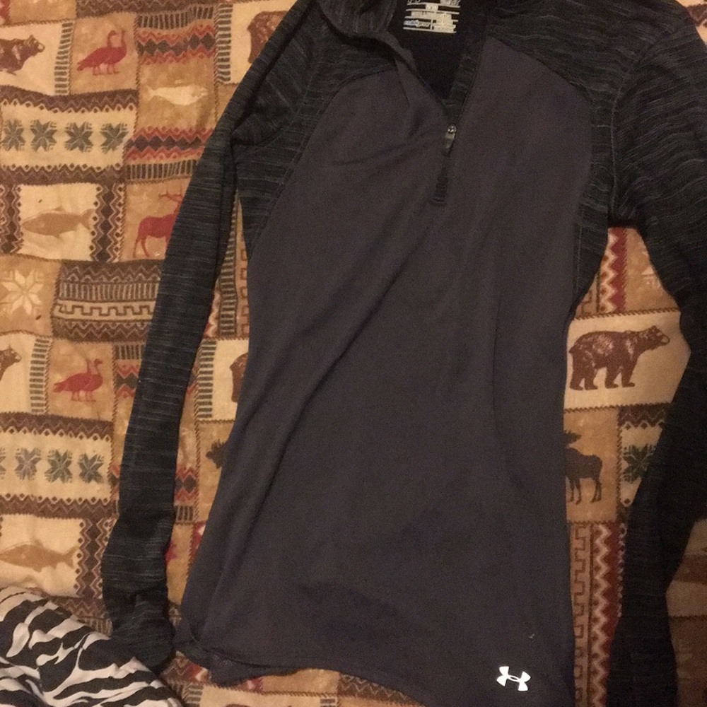 Under armor pullover. Didn't fit maybe worn once.