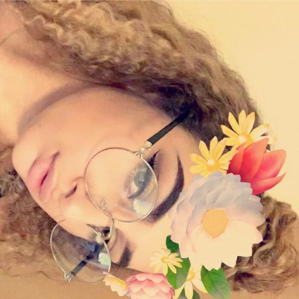 Meet your Posher, Nia