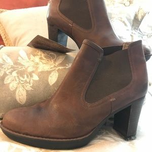 Super Comfy Rockport Brown Leather Booties