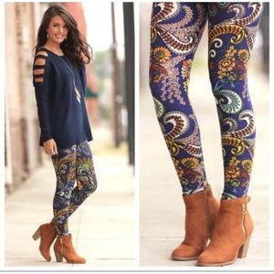 NWT Paisley Print Navy Leggings