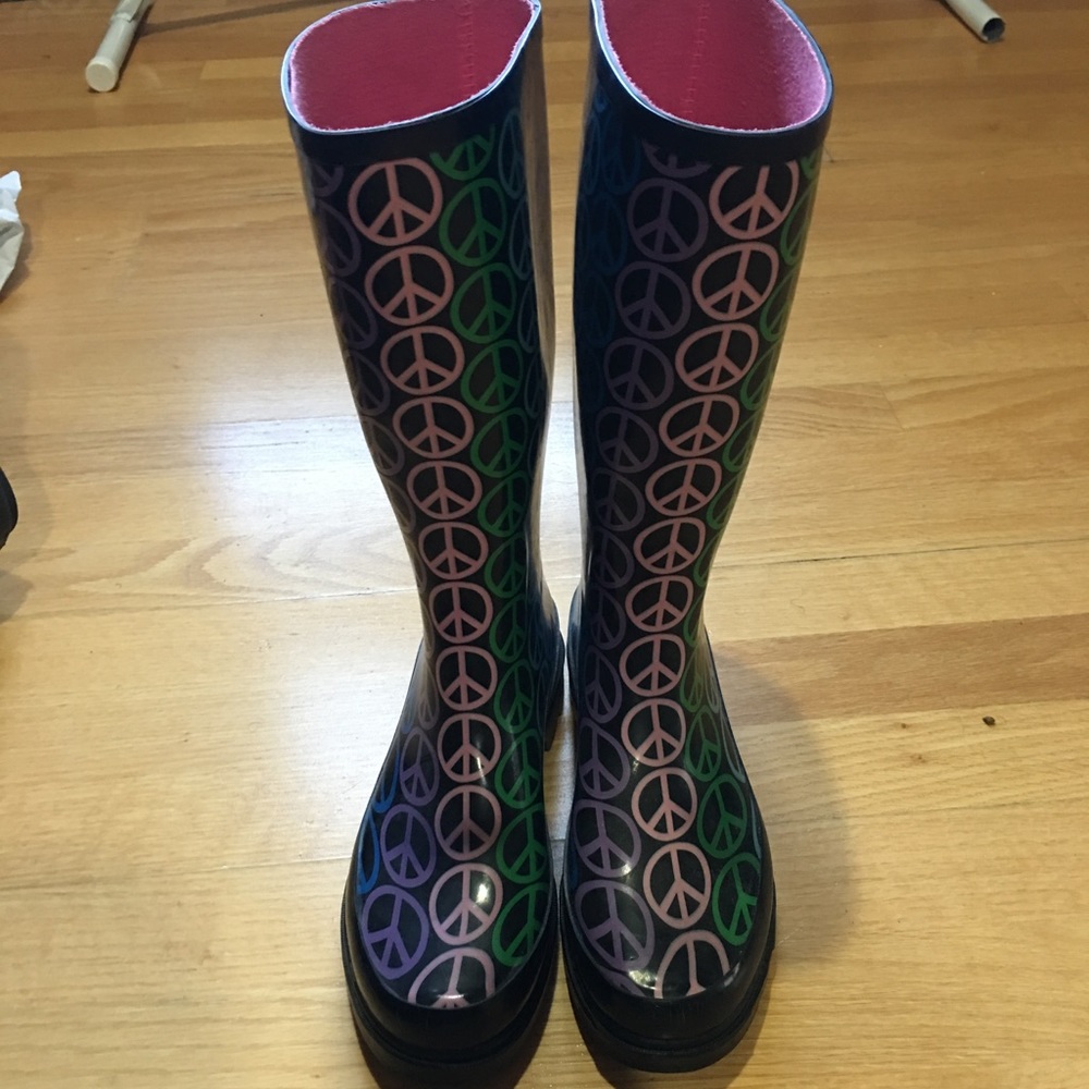 Rain Boots ✌🏾sign/multi colored