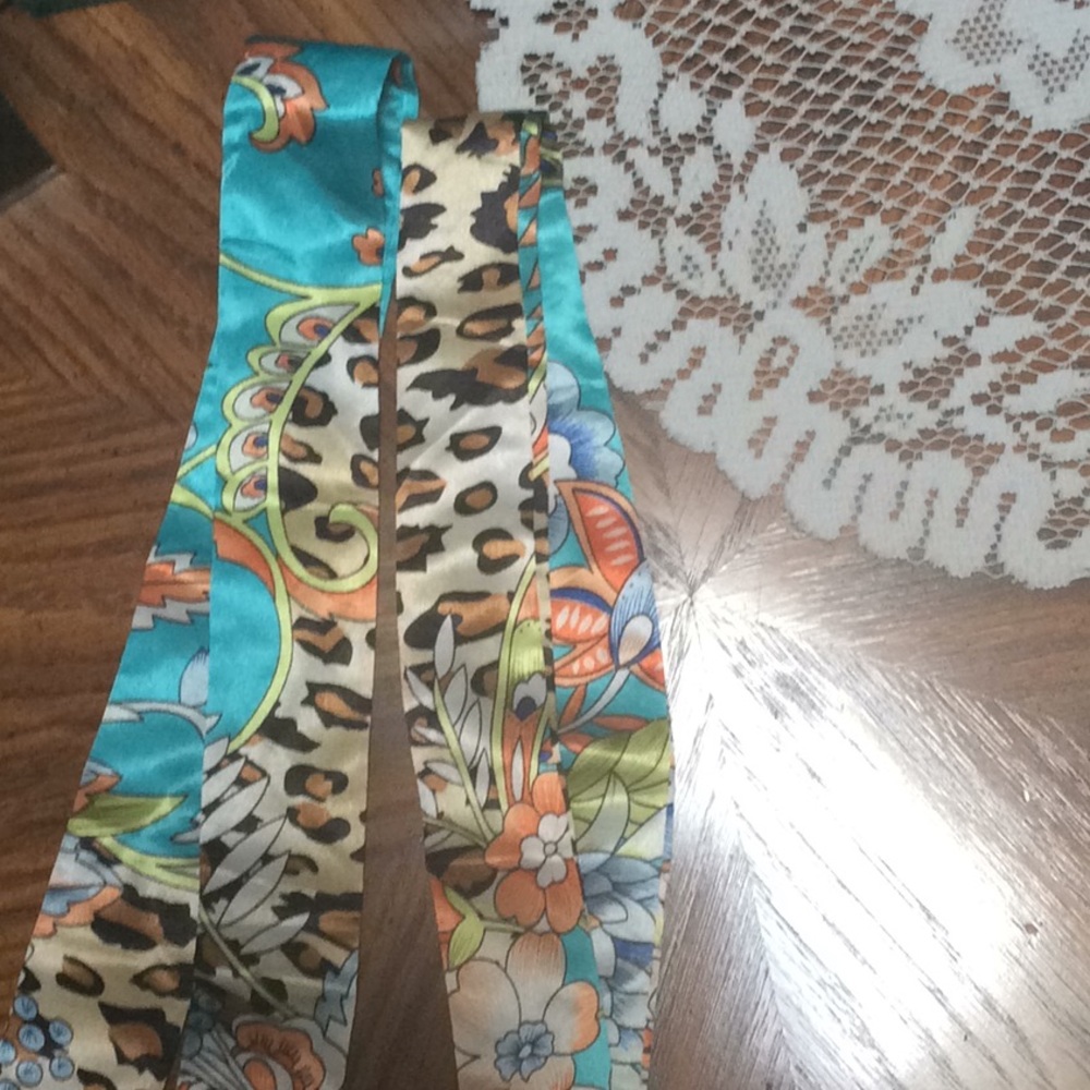 Pair of handbag twillies