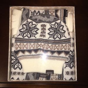 BNIB Muk Luks Matching Set!