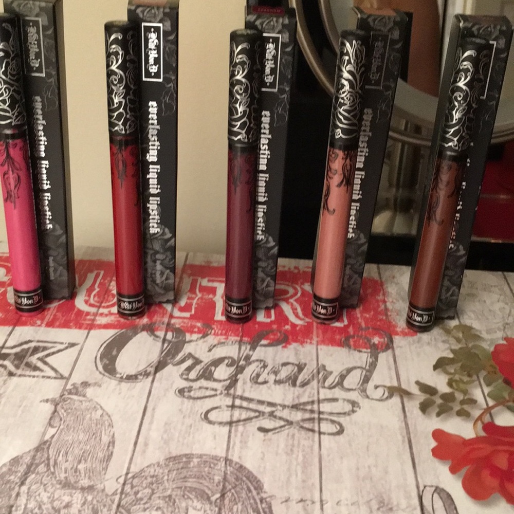 Kat von D lipgloss