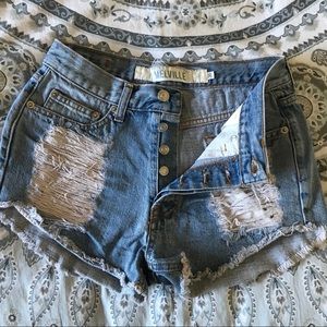 Highwaisted Distressed Shorts