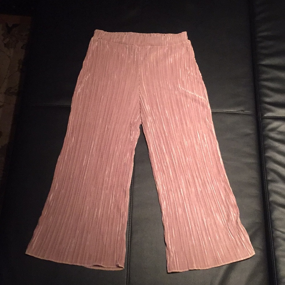 Boohoo light pink culottes