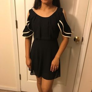 Open shoulders dress