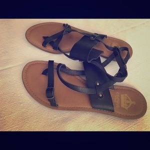Black leather sandels