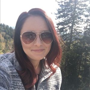 Meet your Posher, Abbie