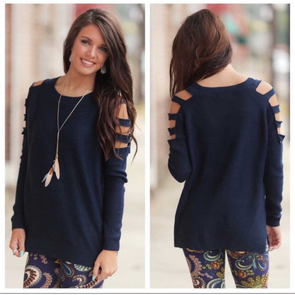 Last One😍NWT Navy Cut Out Shoulder Sweater