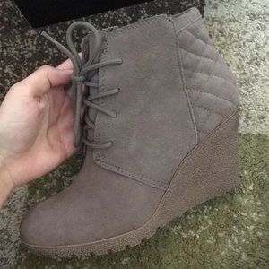 MIA boots with wedge