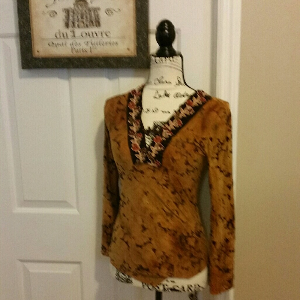 VITAMINA Stretch BOHO Top with Floral Trim