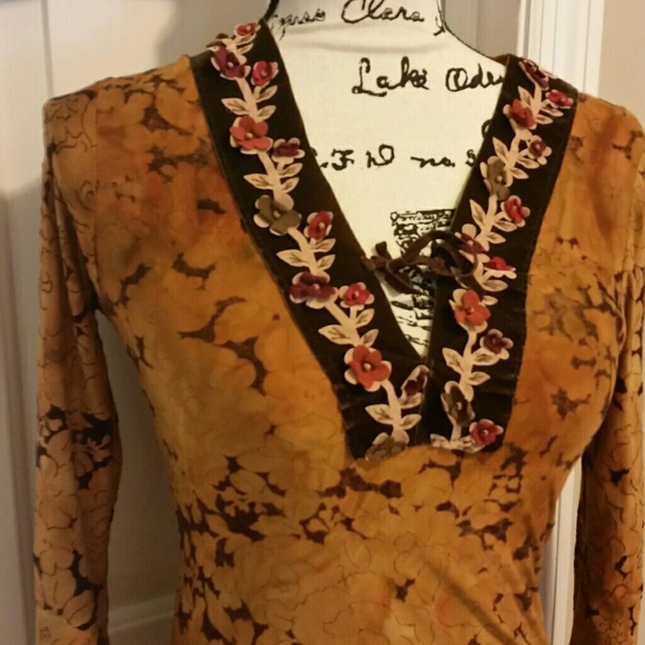 VITAMINA Stretch BOHO Top with Floral Trim - Picture 2 of 5