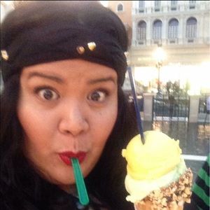 Meet your Posher, Angelica