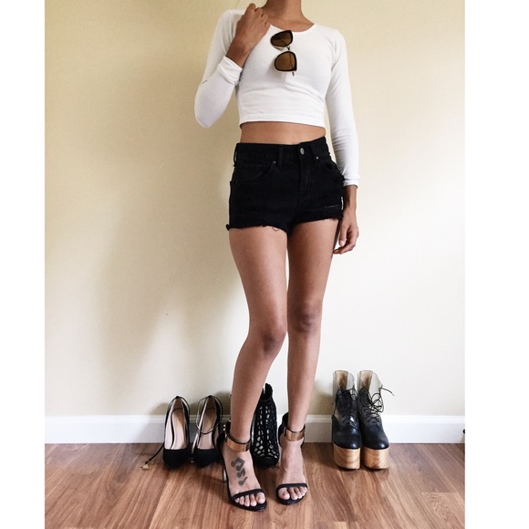 Bullhead Pants - Distressed black shorts