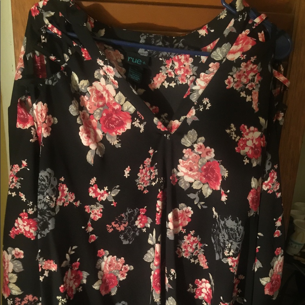 Floral strappy should top