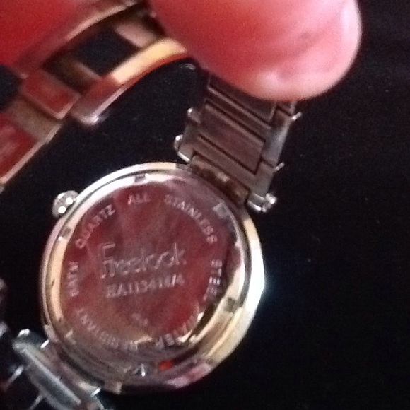 🌟FREELOOK🌟Silver Watch🌟 - Picture 3 of 5